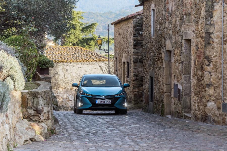  Toyota Prius Plug-in Hybrid 2016 года  (фото 66 из 187)